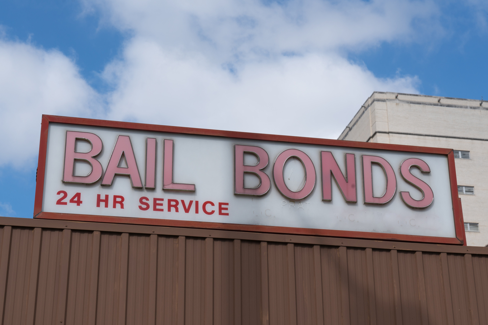 Bail,bonds,sign,on,top,of,building